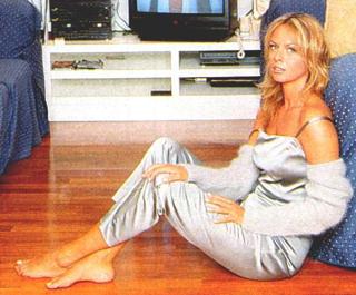 Paola Perego feet photo thumbnail
