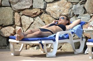 Paola Perego feet photo thumbnail