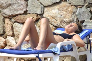 Paola Perego feet photo thumbnail