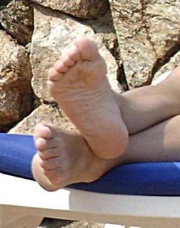 Paola Perego feet photo thumbnail