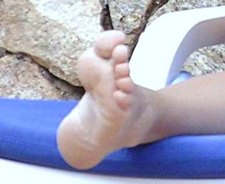 Paola Perego feet photo thumbnail