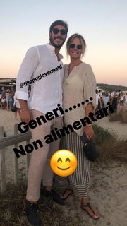 Paola Perego feet photo thumbnail
