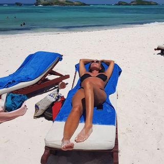 Paola Perego feet photo thumbnail