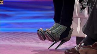 Paola Perego feet photo thumbnail