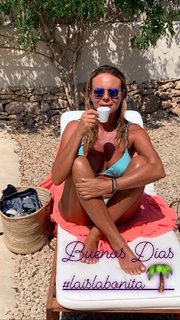 Paola Perego feet photo thumbnail