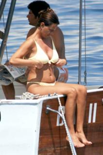 Paola Perego feet photo thumbnail
