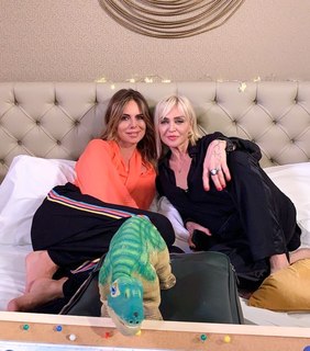 Paola Perego feet photo thumbnail
