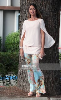 Paola Perego feet photo thumbnail