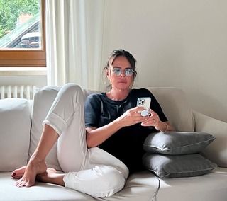 Paola Perego feet photo thumbnail