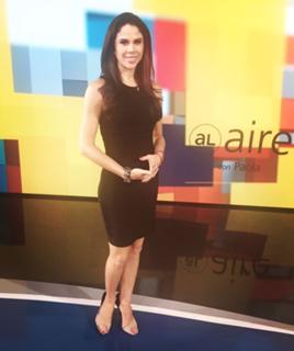 Paola Rojas feet photo thumbnail
