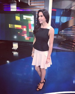 Paola Rojas feet photo thumbnail