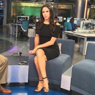 Paola Rojas feet photo thumbnail
