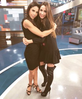 Paola Rojas feet photo thumbnail