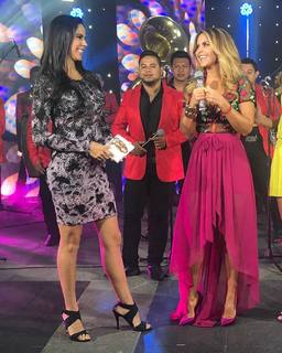 Paola Rojas feet photo thumbnail
