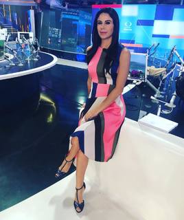 Paola Rojas feet photo thumbnail