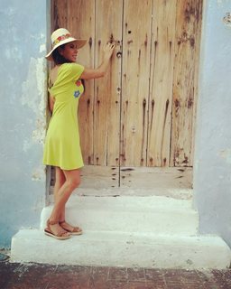 Paola Rojas feet photo thumbnail