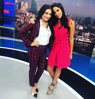 Paola Rojas feet photo thumbnail