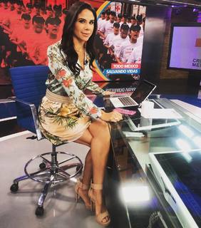 Paola Rojas feet photo thumbnail