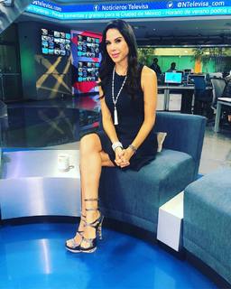 Paola Rojas feet photo thumbnail
