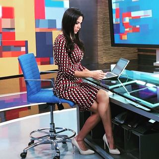 Paola Rojas feet photo thumbnail