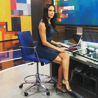 Paola Rojas feet photo thumbnail
