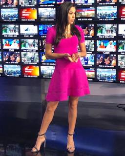 Paola Rojas feet photo thumbnail