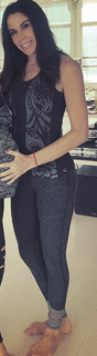 Paola Rojas feet photo thumbnail