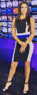 Paola Rojas feet photo thumbnail