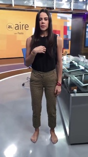 Paola Rojas feet photo thumbnail