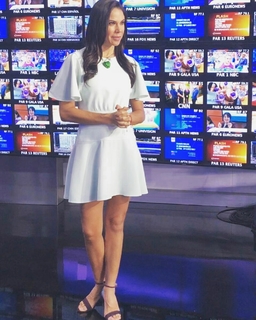 Paola Rojas feet photo thumbnail