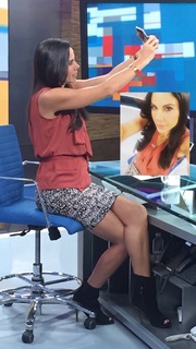 Paola Rojas feet photo thumbnail