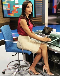 Paola Rojas feet photo thumbnail