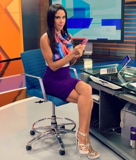 Paola Rojas feet photo thumbnail