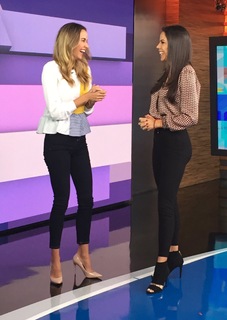 Paola Rojas feet photo thumbnail