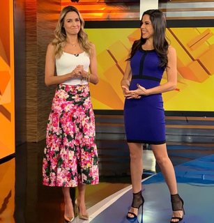 Paola Rojas feet photo thumbnail