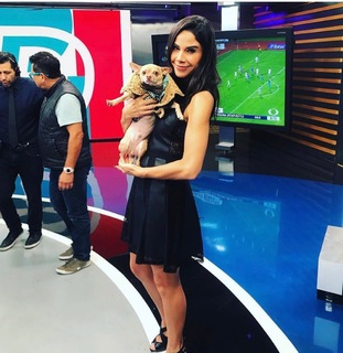 Paola Rojas feet photo thumbnail