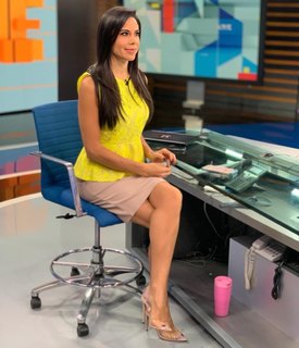 Paola Rojas feet photo thumbnail