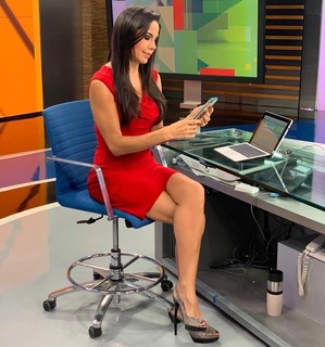 Paola Rojas feet photo thumbnail