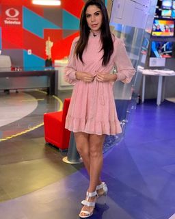 Paola Rojas feet photo thumbnail
