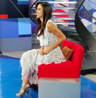 Paola Rojas feet photo thumbnail