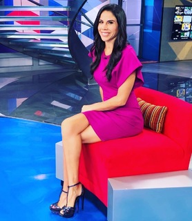 Paola Rojas feet photo thumbnail