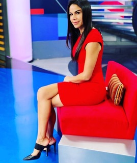 Paola Rojas feet photo thumbnail