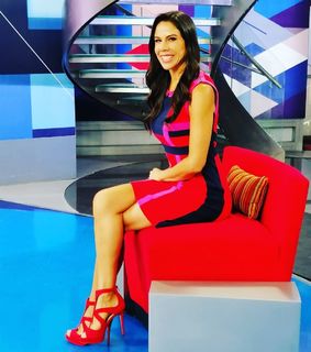Paola Rojas feet photo thumbnail