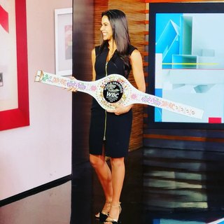Paola Rojas feet photo thumbnail