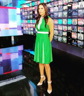 Paola Rojas feet photo thumbnail
