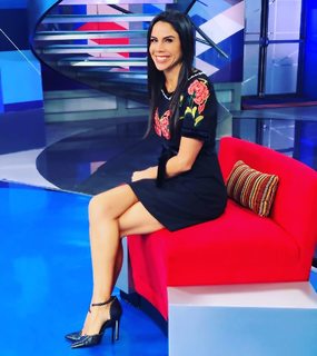 Paola Rojas feet photo thumbnail