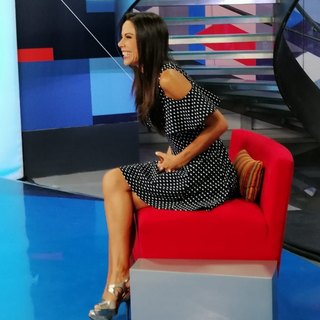 Paola Rojas feet photo thumbnail