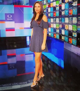 Paola Rojas feet photo thumbnail