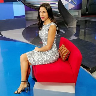 Paola Rojas feet photo thumbnail