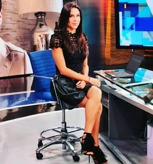 Paola Rojas feet photo thumbnail